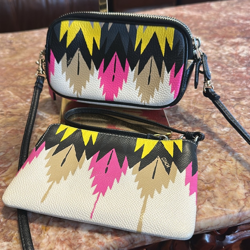 Coach tribal shoulder bag w/matching wristlet - Picture 5 of 17